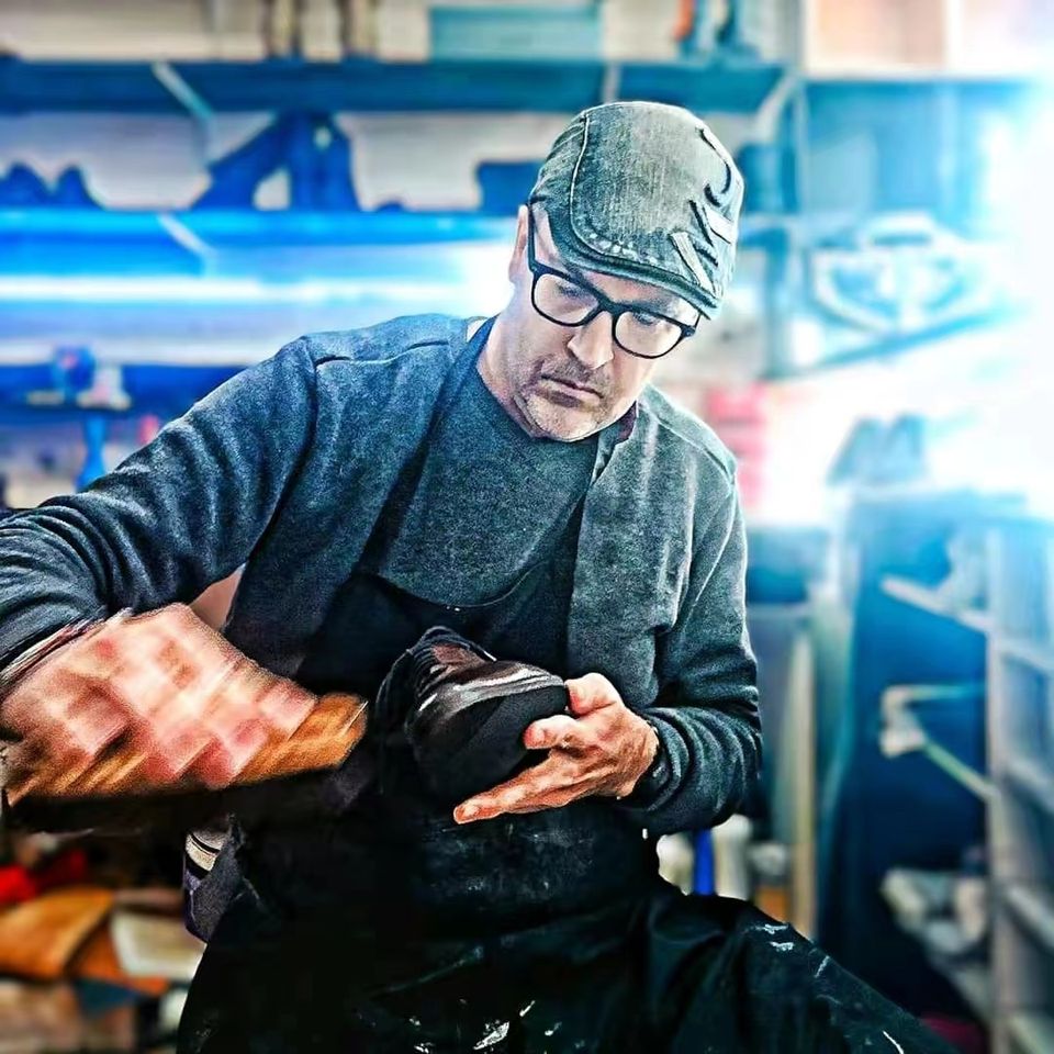 alt="How to Create a Shoe Tech Pack"