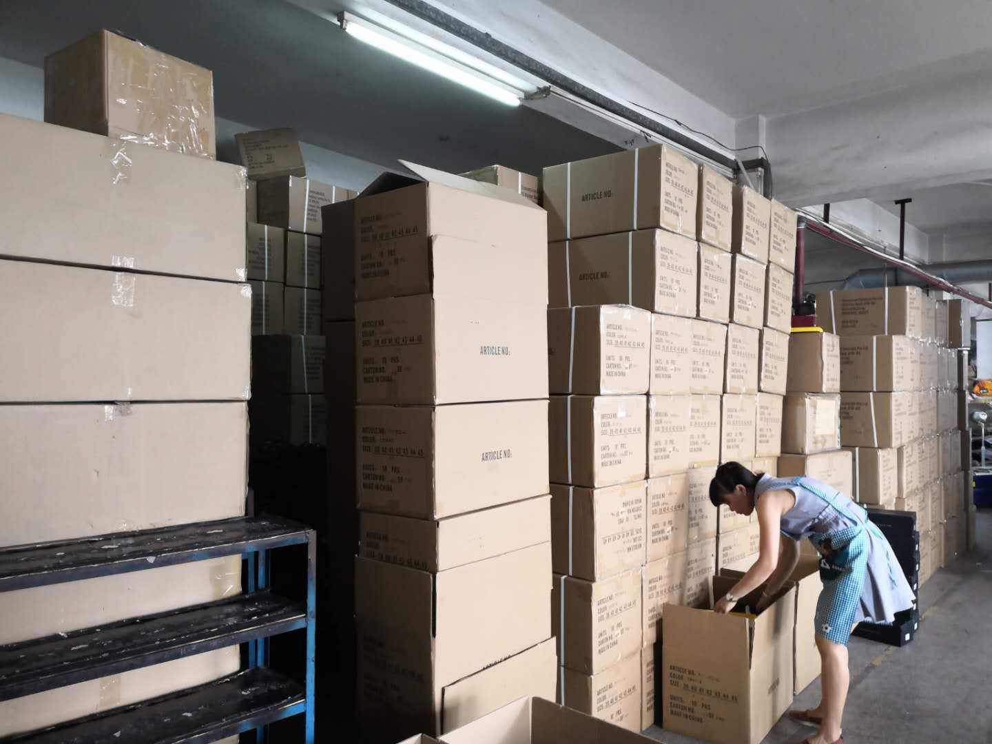 alt="Import Duties on Leather Shoes"